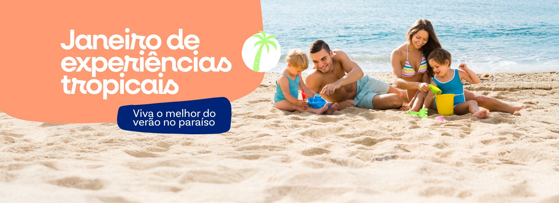 Uma família está deitada na praia brincando na areia.