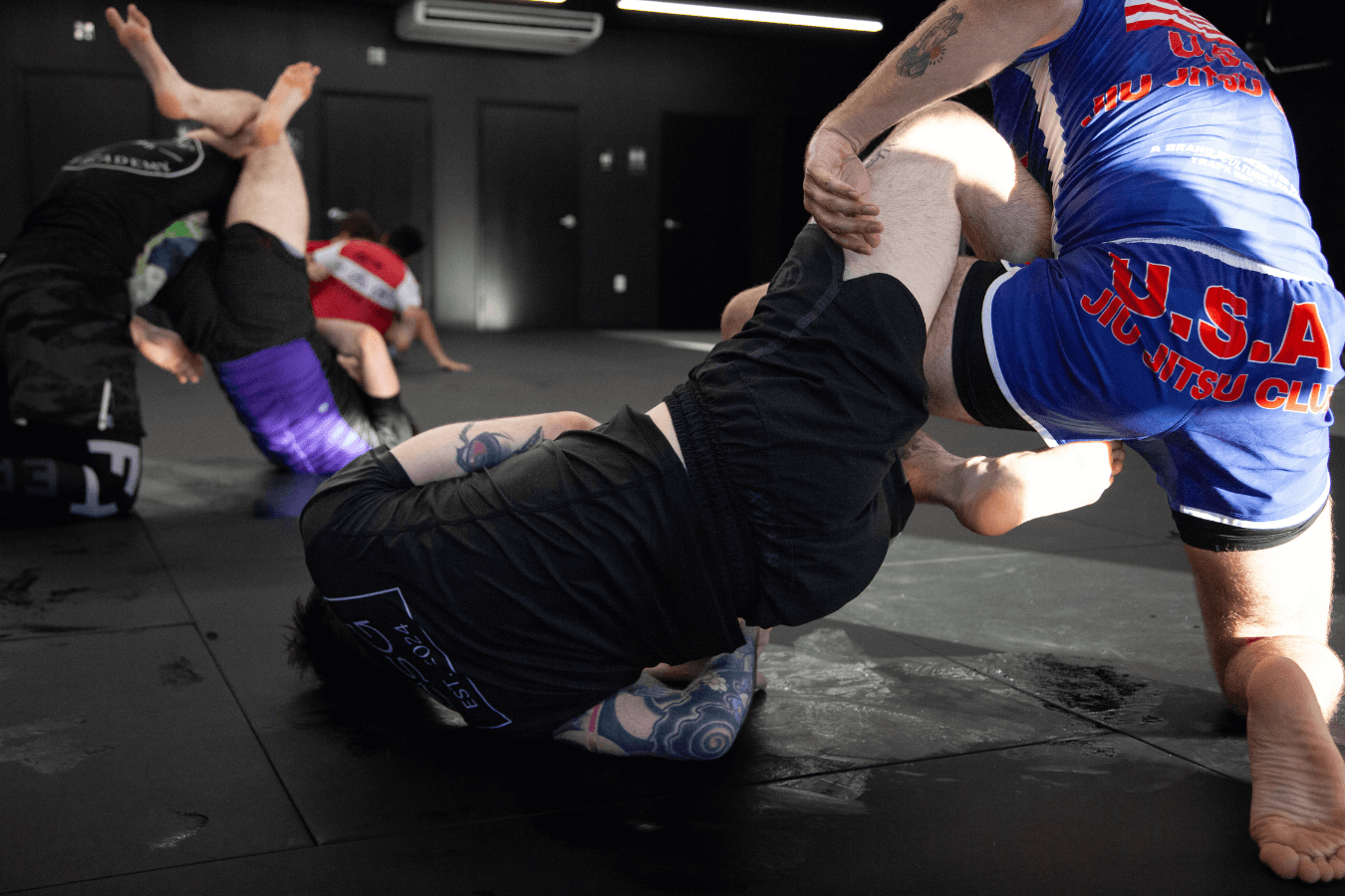 Live no-gi grappling round at Connecticut Submission Grappling in Bridgeport, CT, building control and confidence.