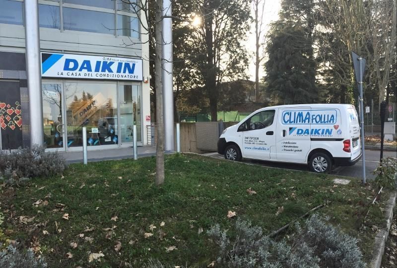 interno showroom clima follia