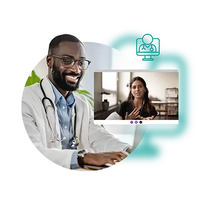 Médico usando um laptop para uma videochamada com outro médico, sorrindo.