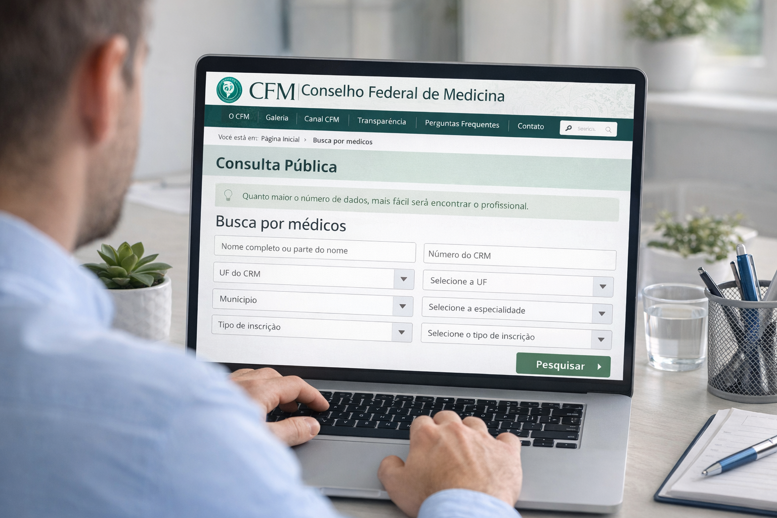 Consulta CRM e busca de médico no portal do Conselho Federal de Medicina (CFM)