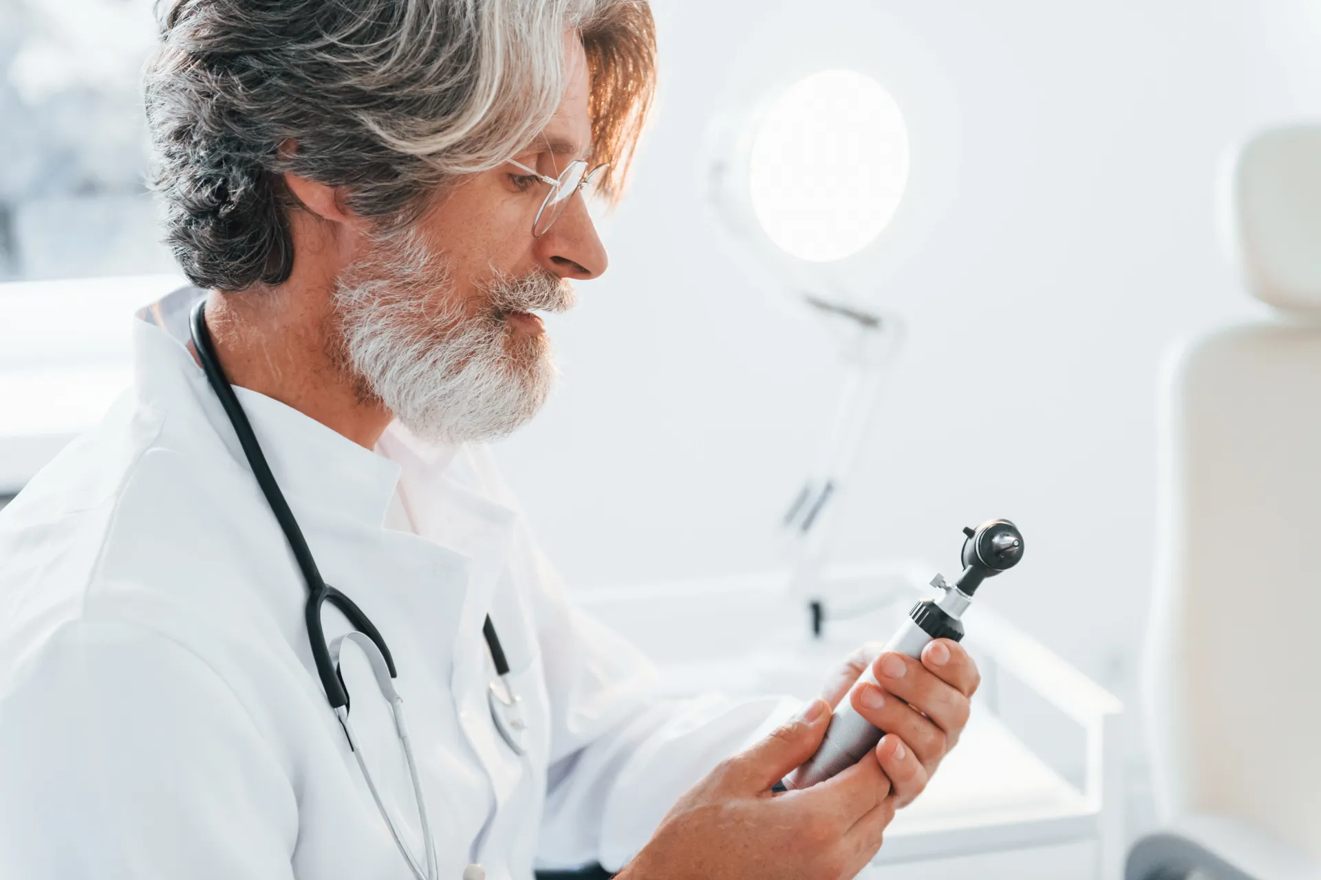 O Que Faz um Médico Infectologista? Entenda a Importância