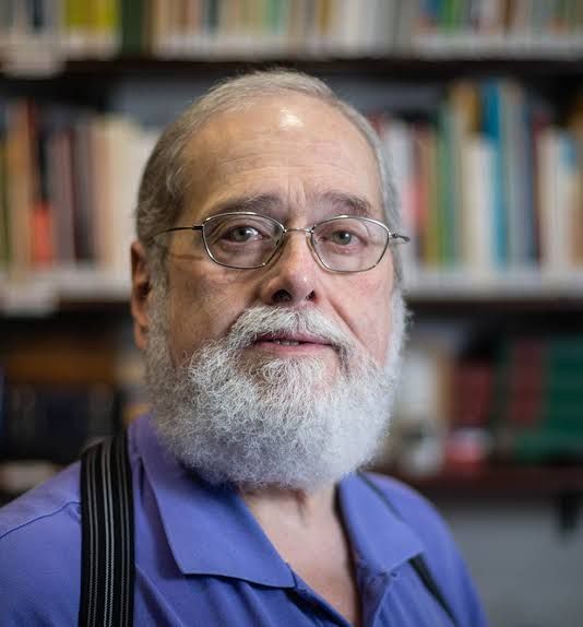 Dr Gonzalo Vecina