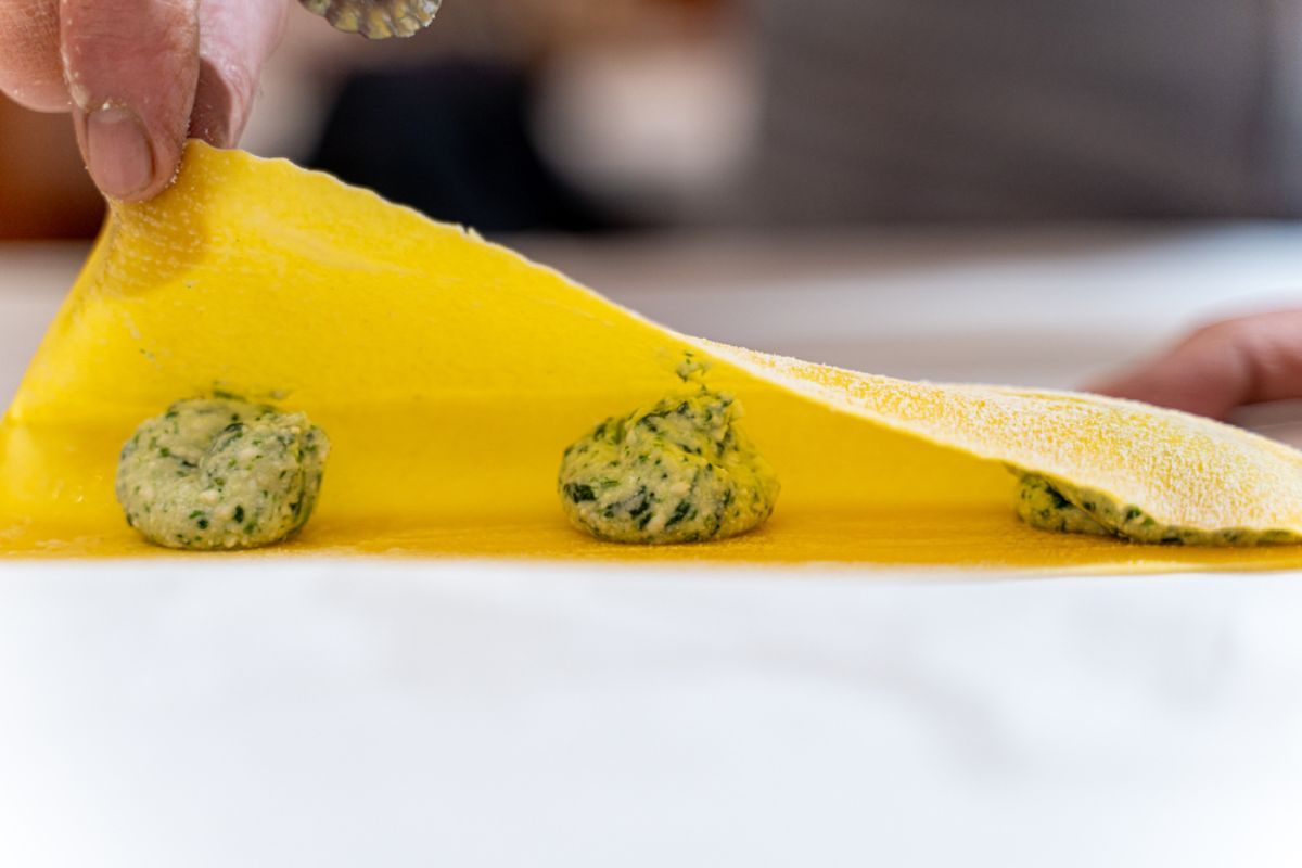 preparazione di ravioli artigianali
