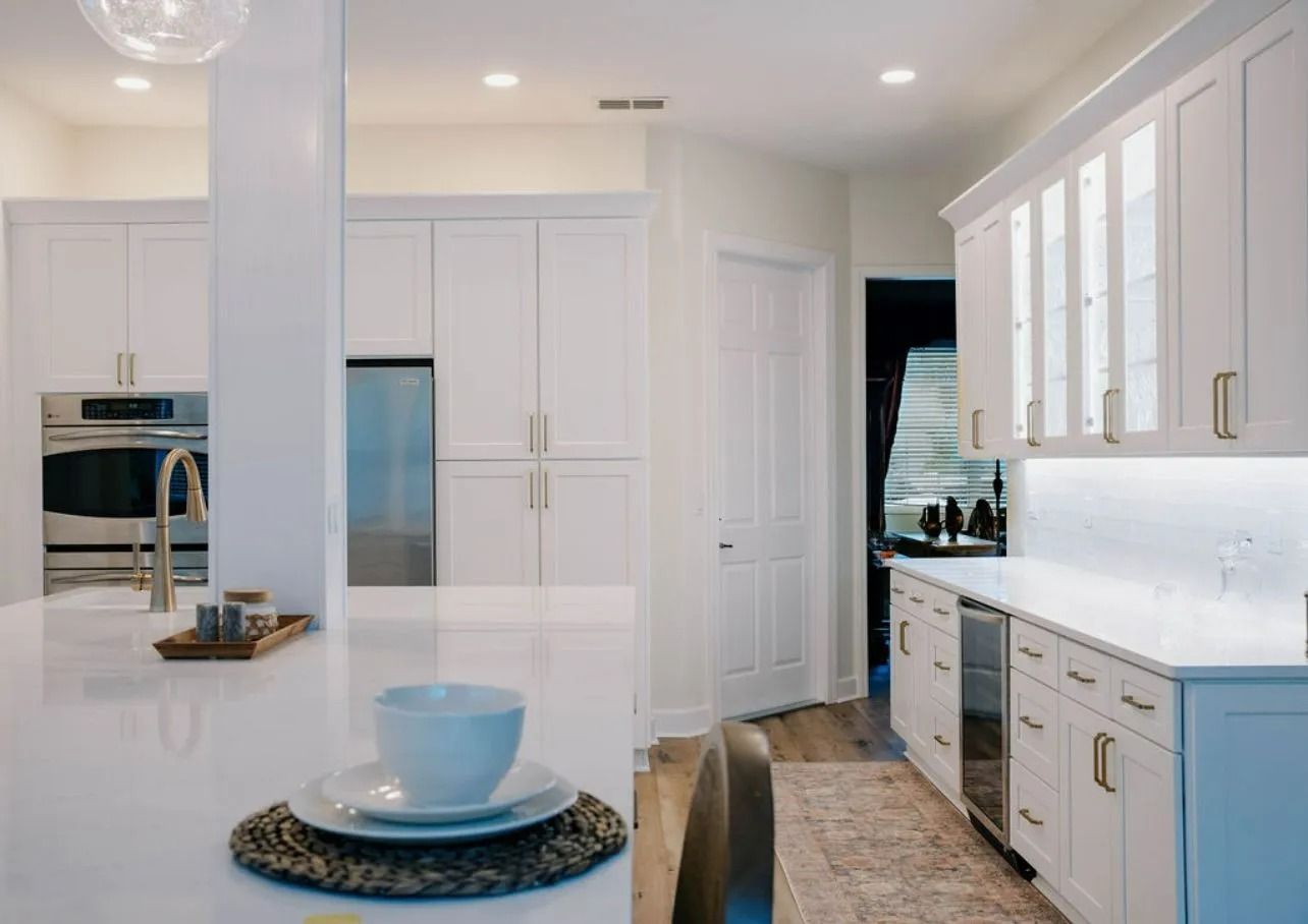 A kitchen with white cabinets