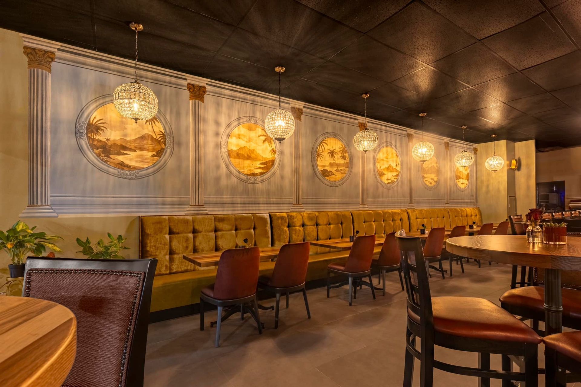 35 Bistro & Wine Bar Interior Design