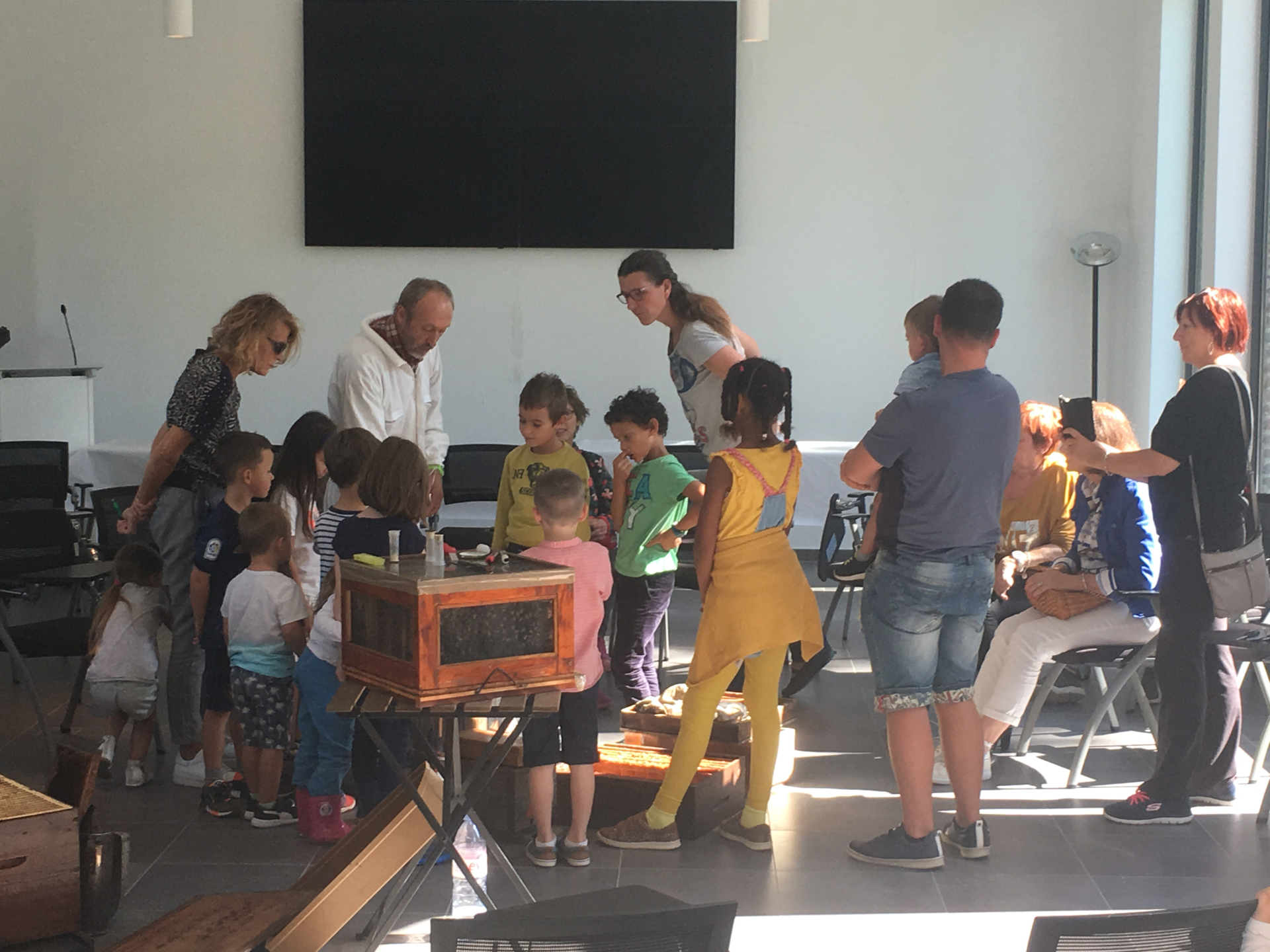 groupe d'enfants en cercle