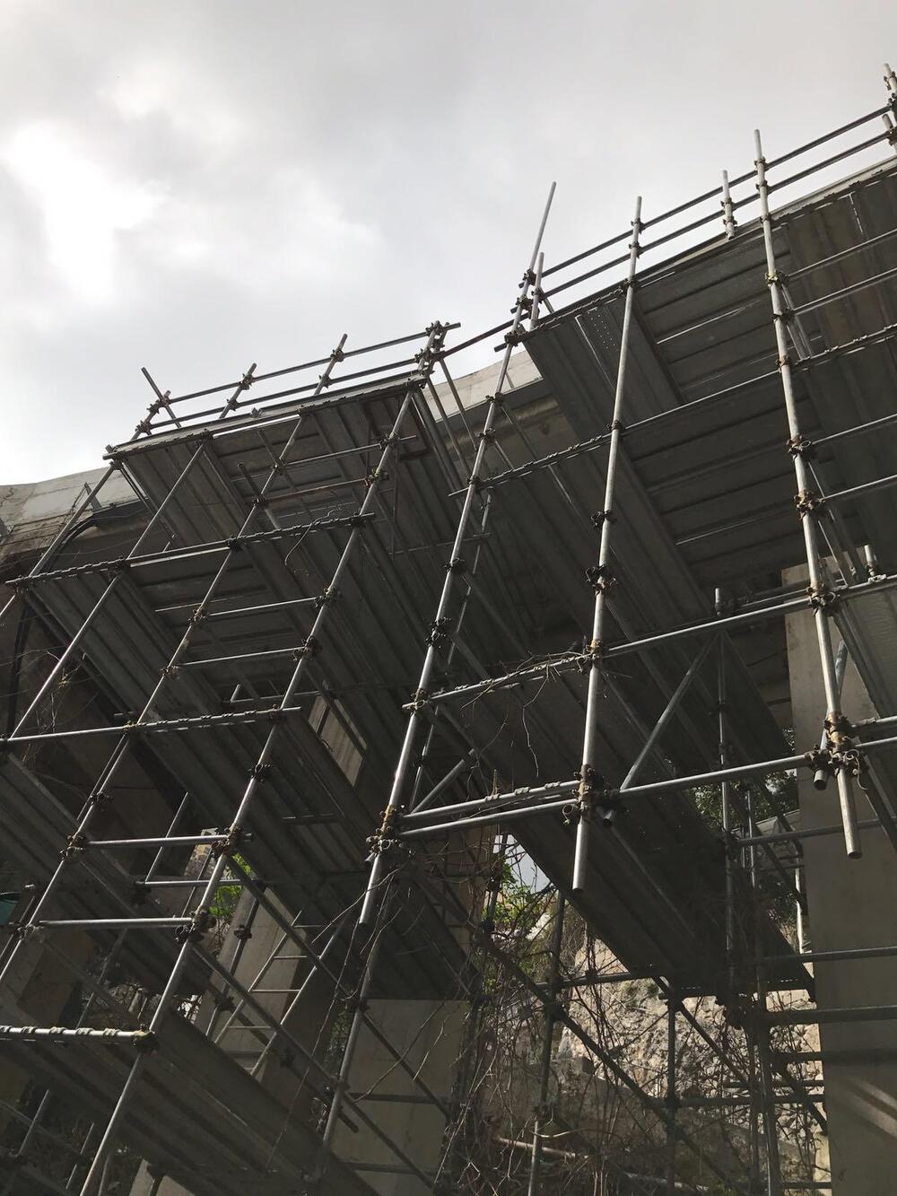 ponteggio edile provvisorio