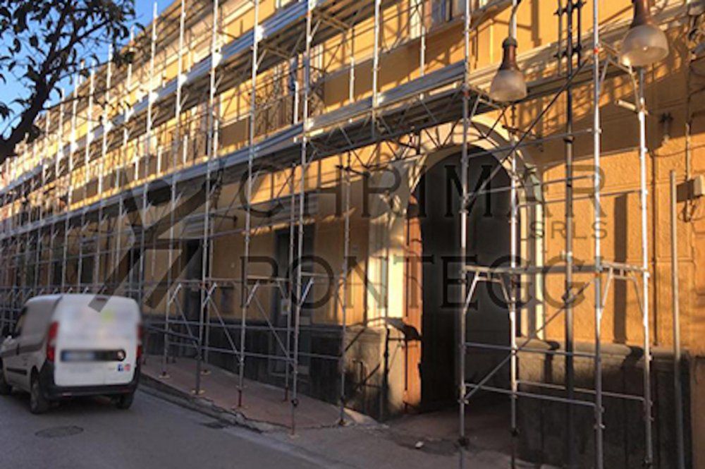 ponteggi per l'edilizia