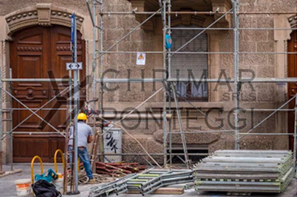 costruzione di ponteggi per l'edilizia