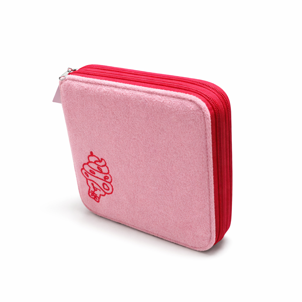 gevulde etui roze stof.