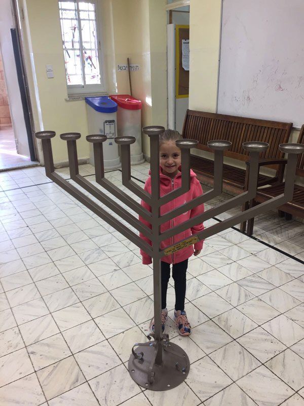 חנוכיה מברזל