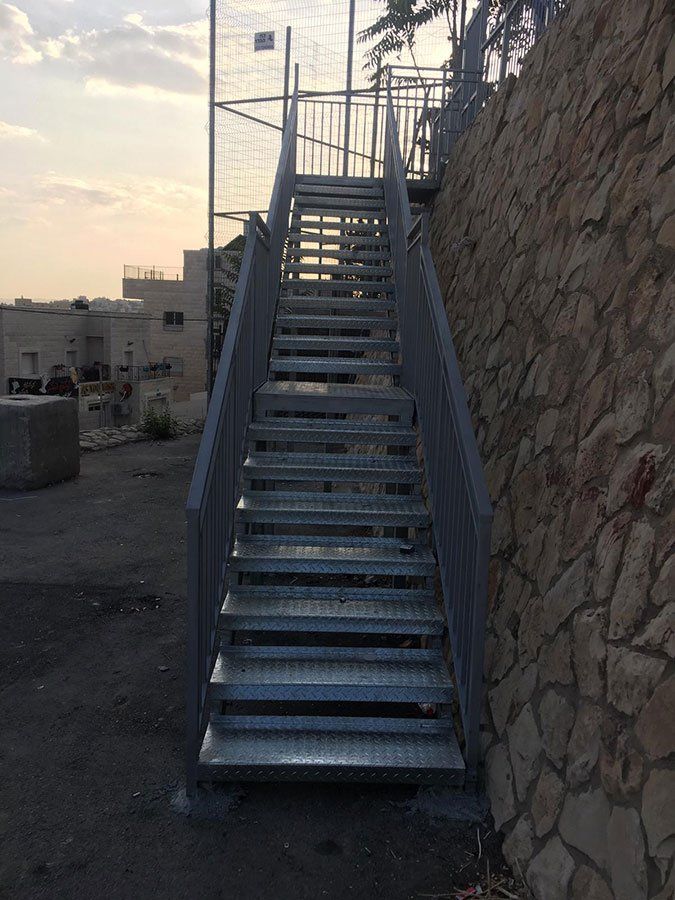 מדרגות בהתאמה אישית