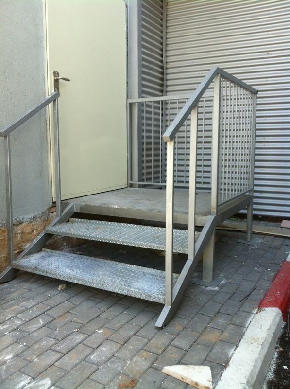 מדרגות בהתאמה אישית