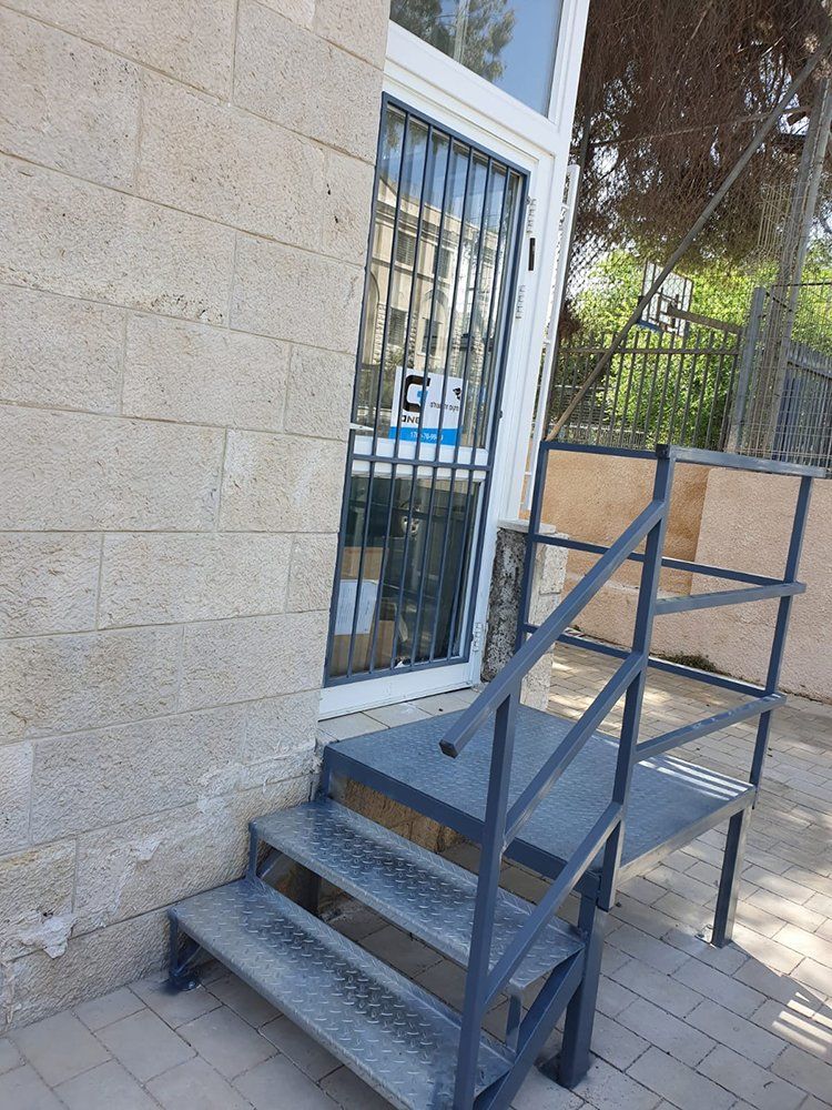 מדרגות בהתאמה אישית