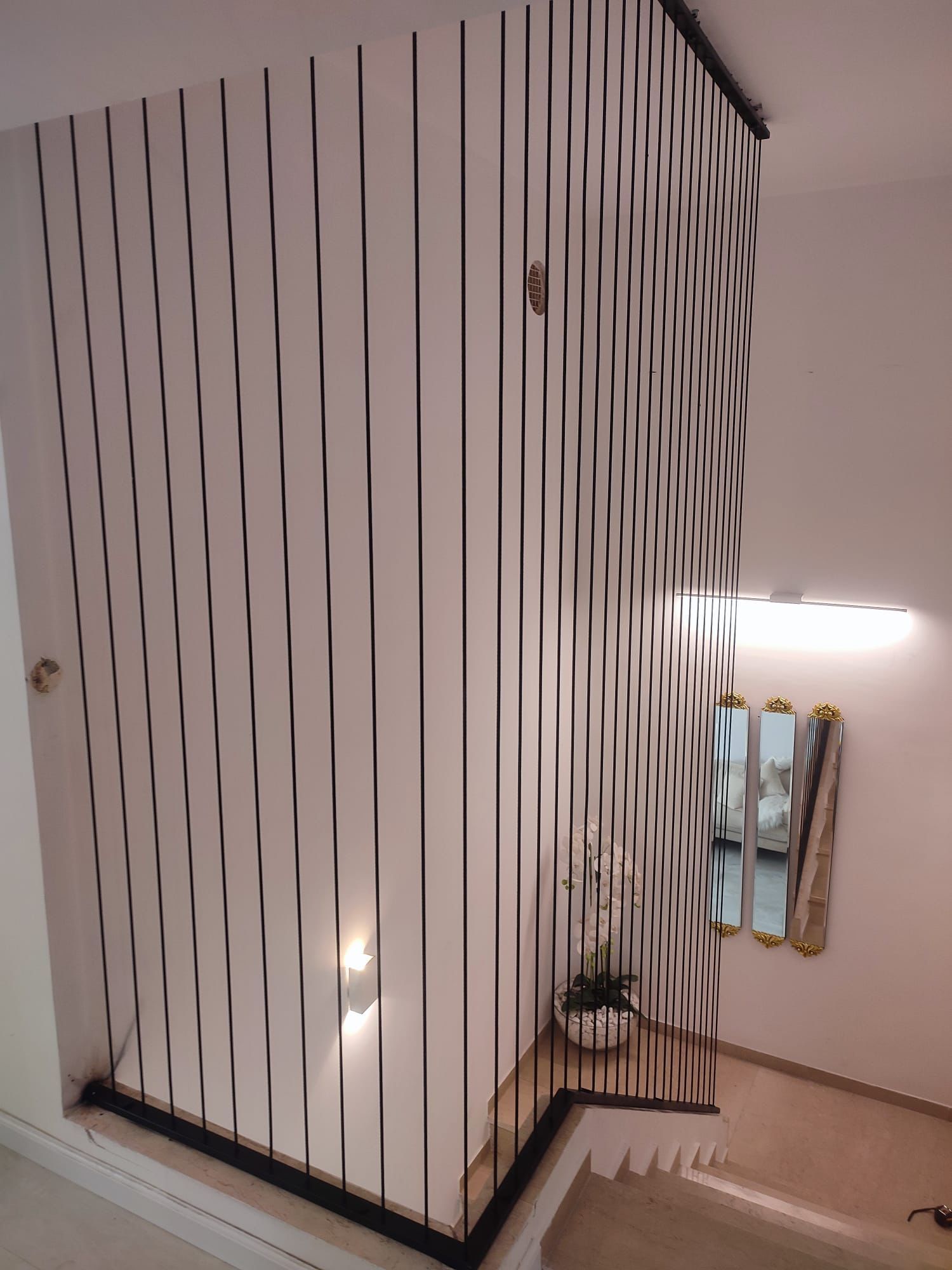 מעקה פנים מיתרים