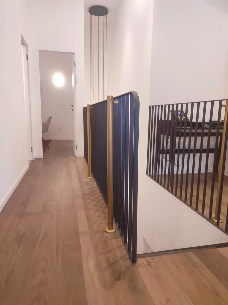 מעקה ברזל למדרגות