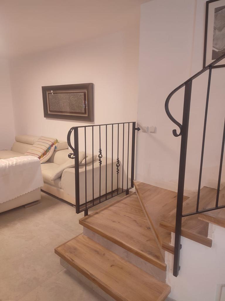 מעקה למדרגות פנים