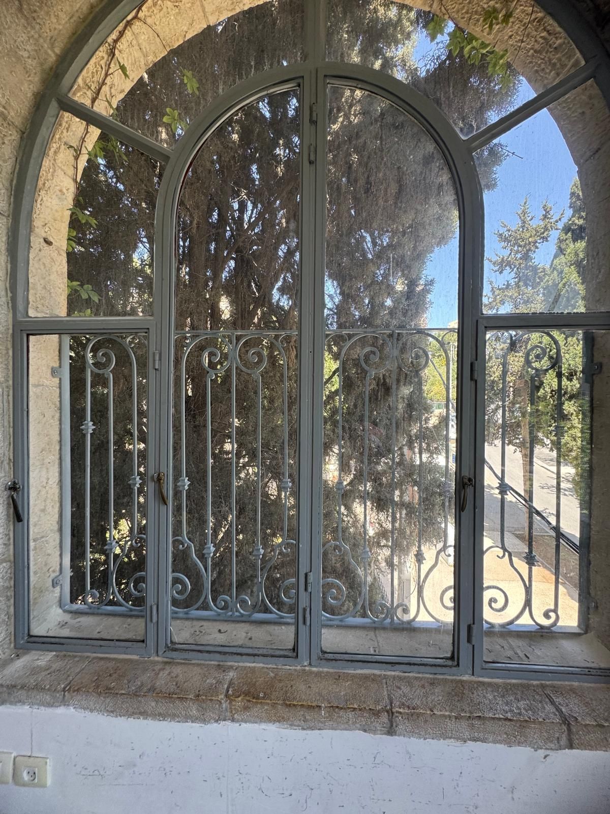 מעקות חוץ מברזל