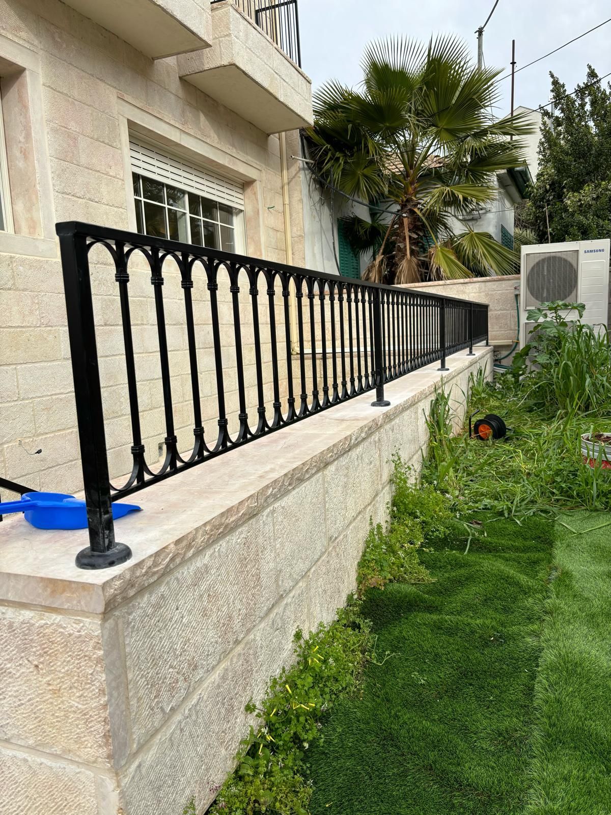 מעקות חוץ מברזל