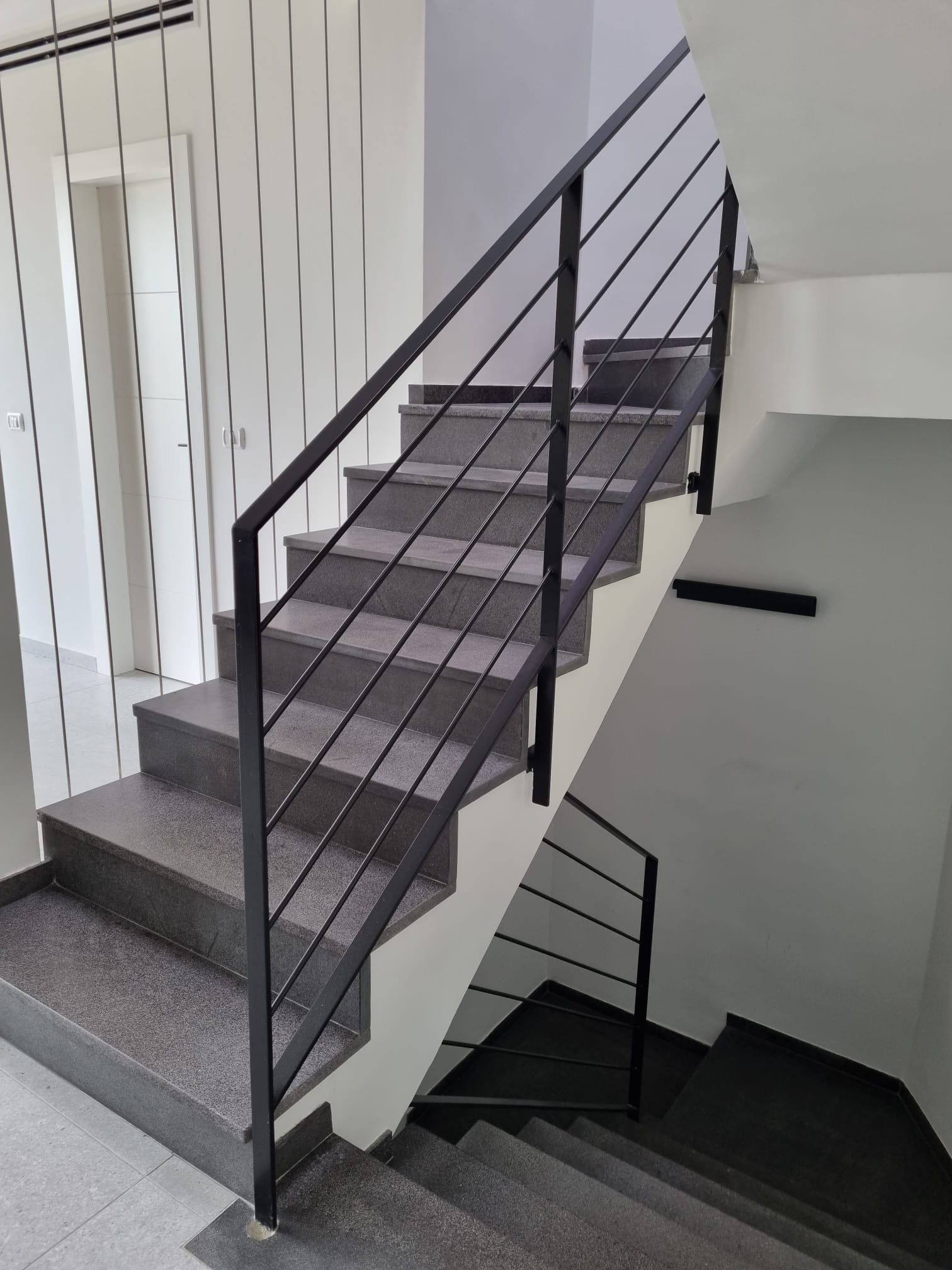 מעקות פנים מברזל