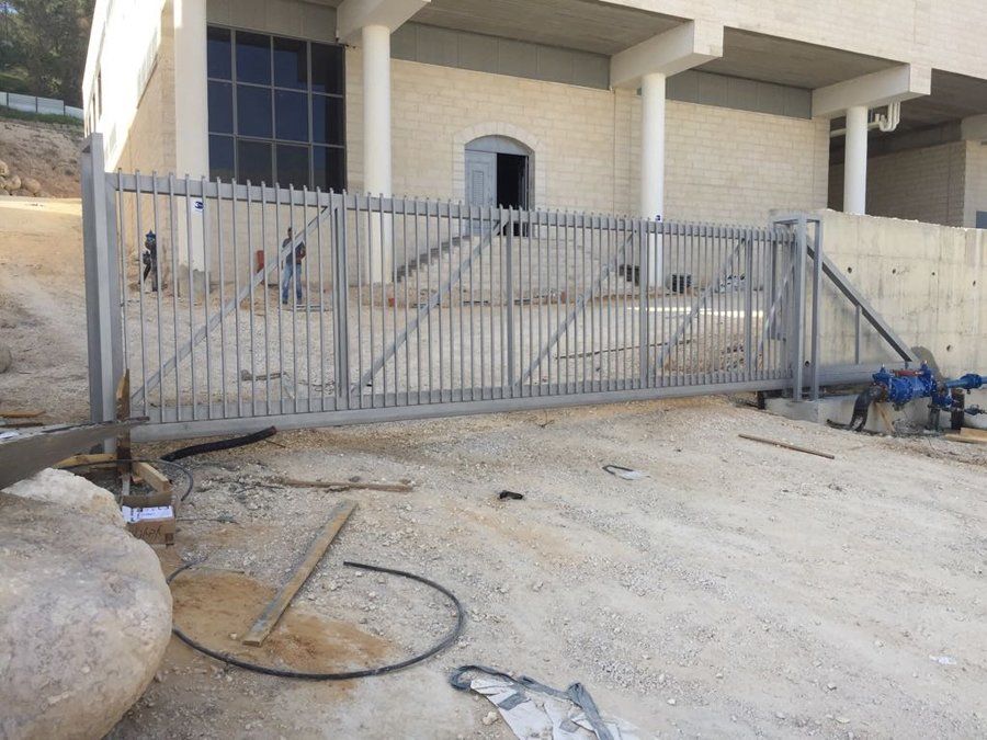 שערים מברזל