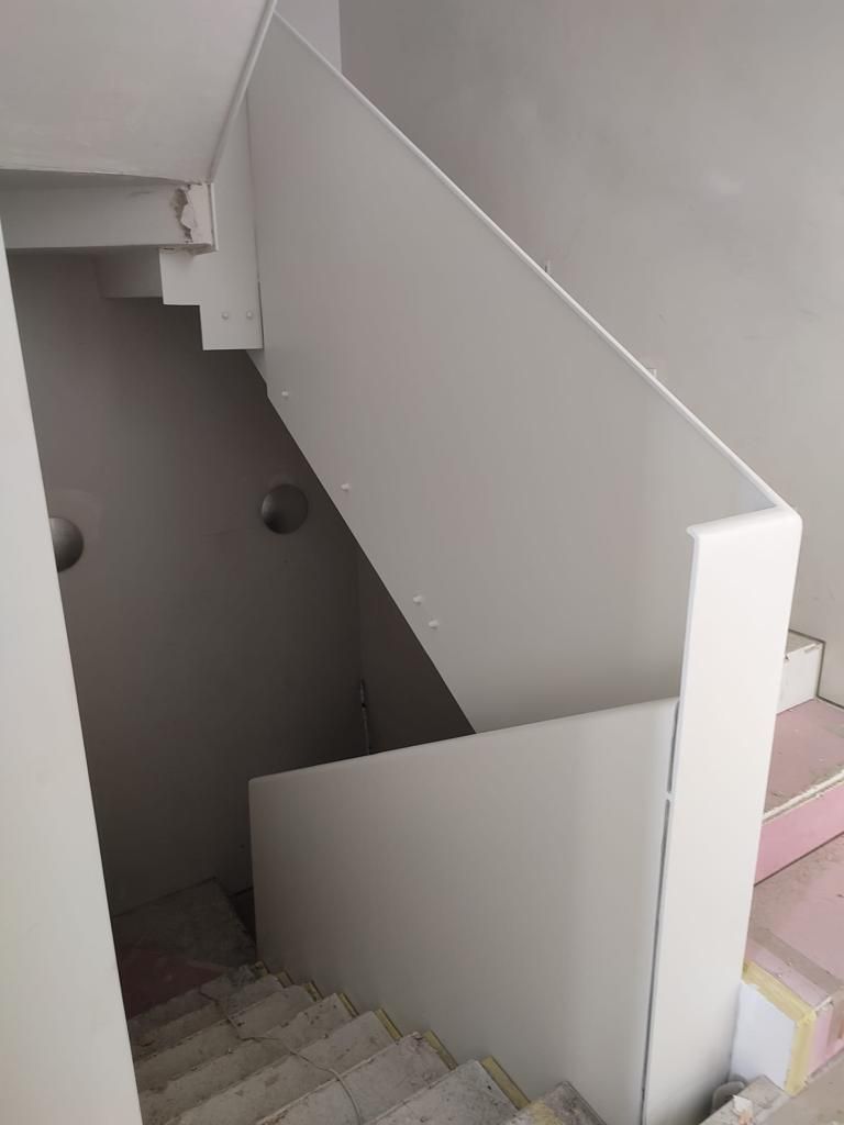 מעקה ברזל למדרגות