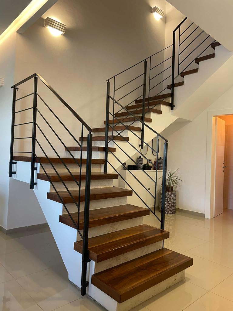 מעקות פנים מברזל