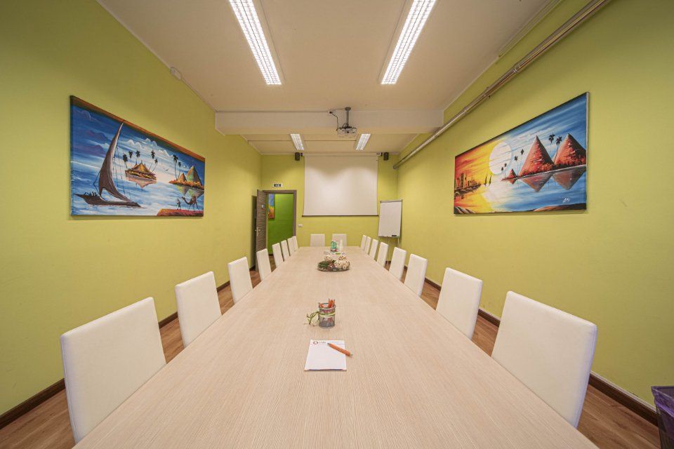 meeting room attrezzata
