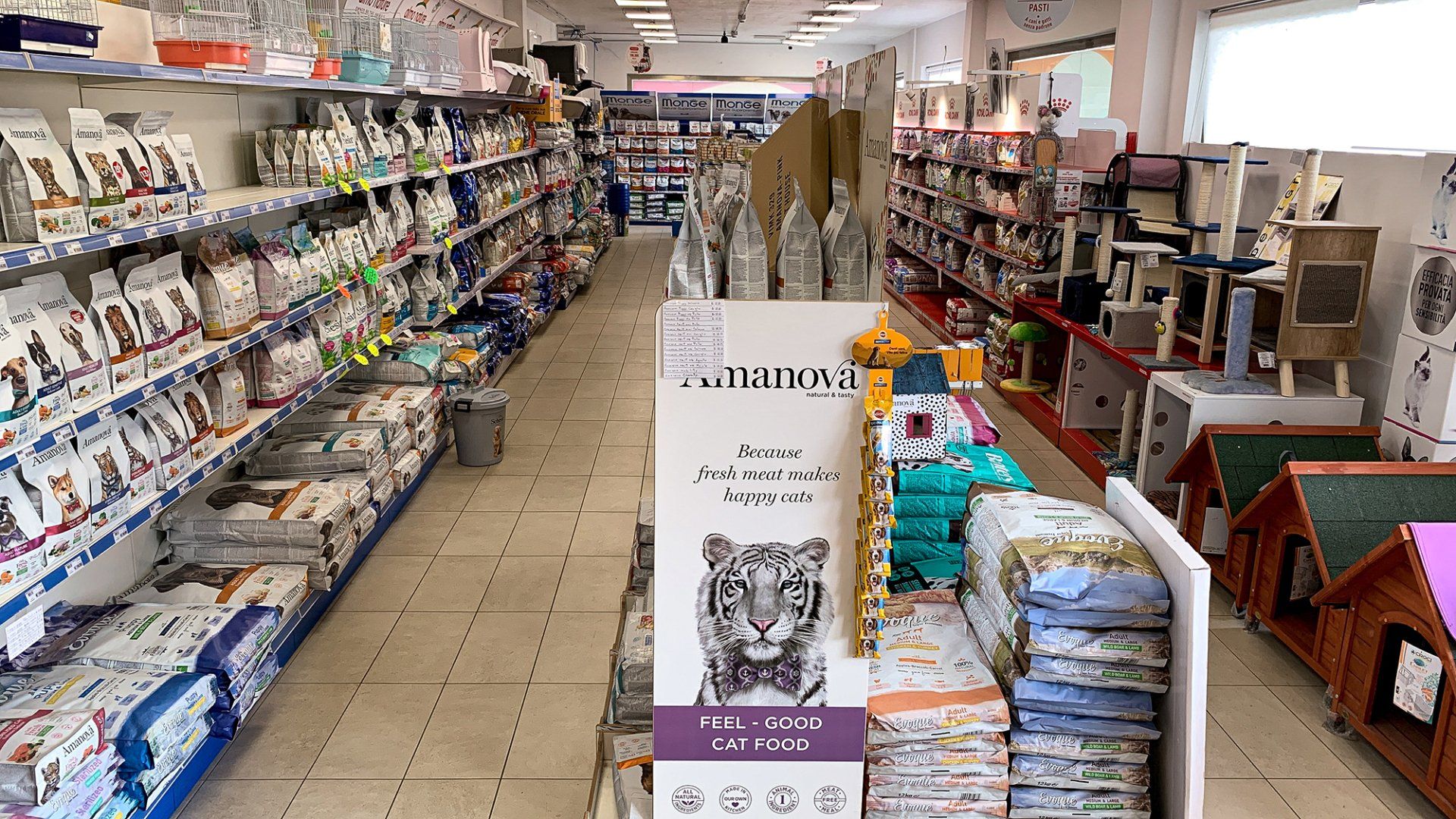 crocchette per gatti e cani