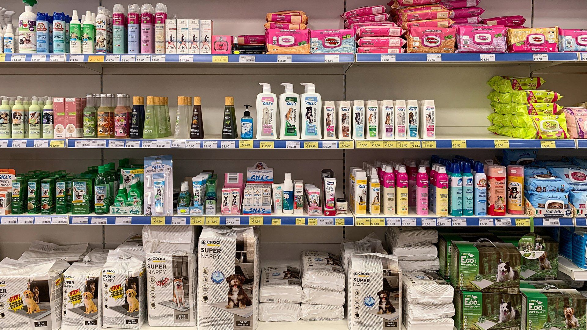 accessori in un negozio di animali