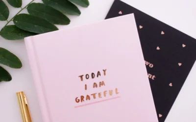 A pink notebook with the words `` today i am grateful '' written on it.