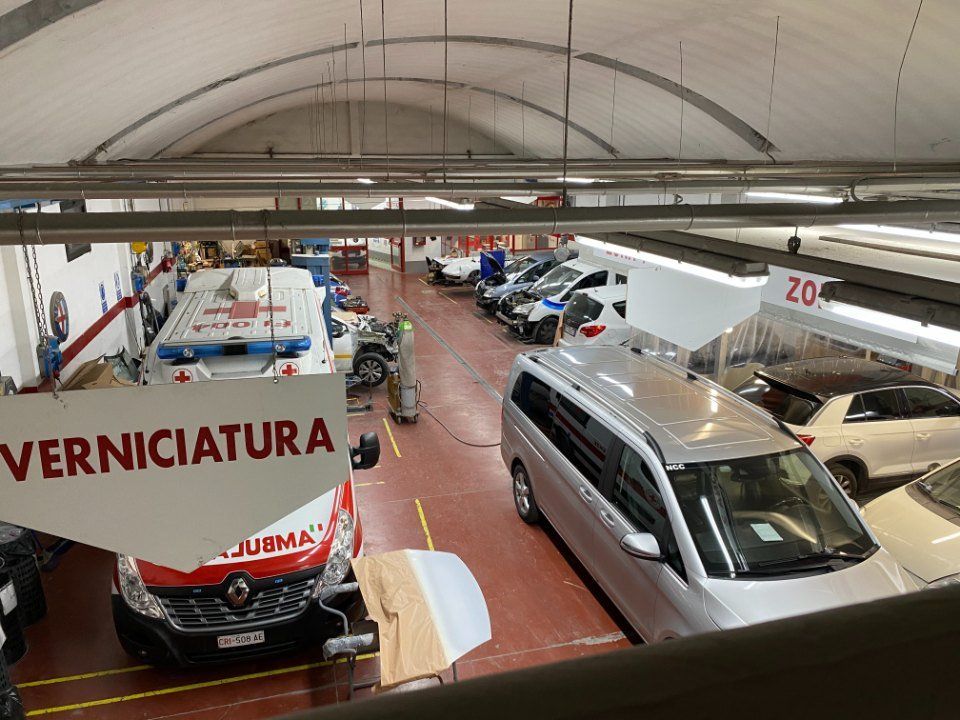 officina per la riparazione della carrozzeria di autovetture di ogni tipo