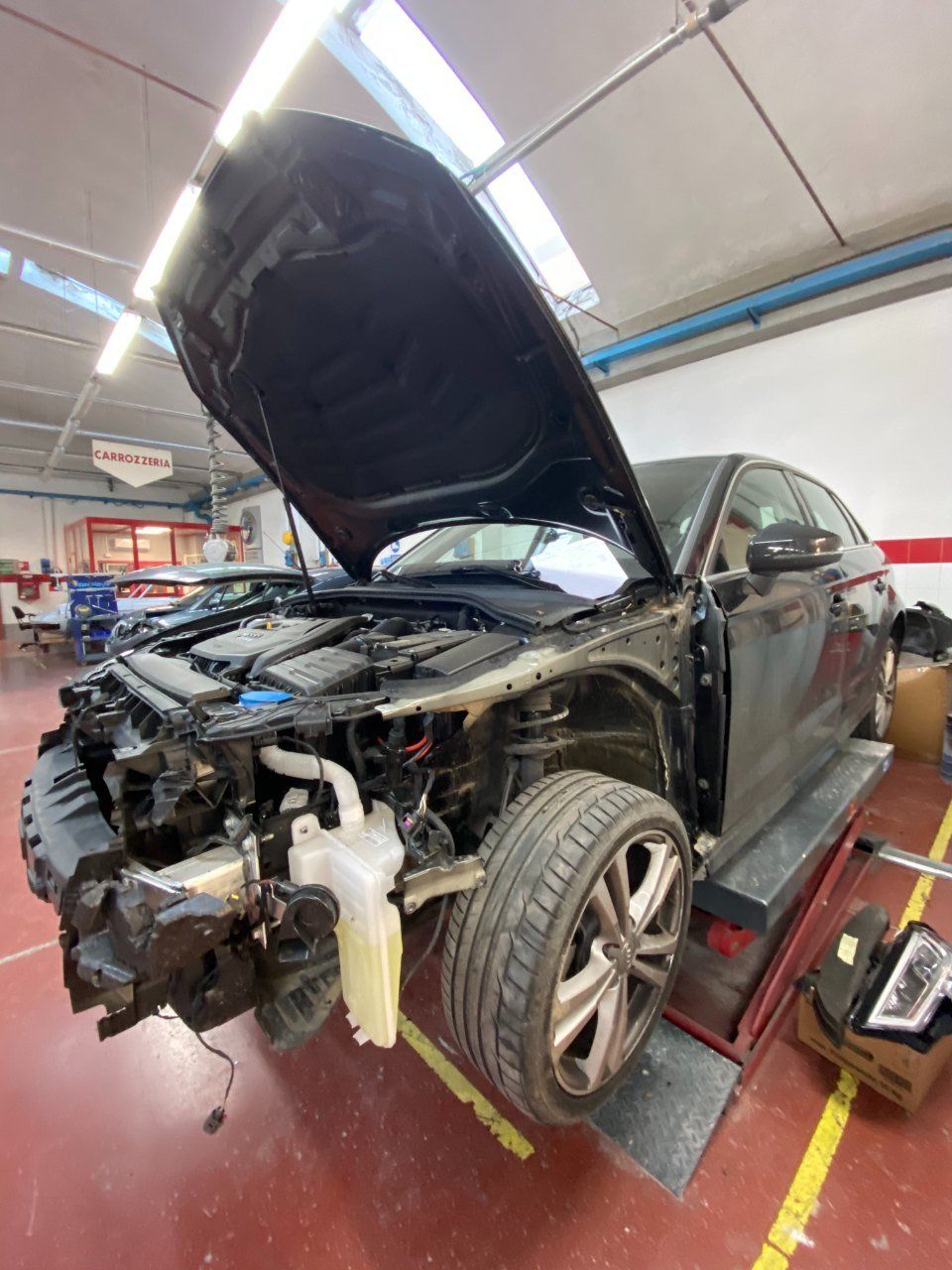 intervento di riparazione in autofficina