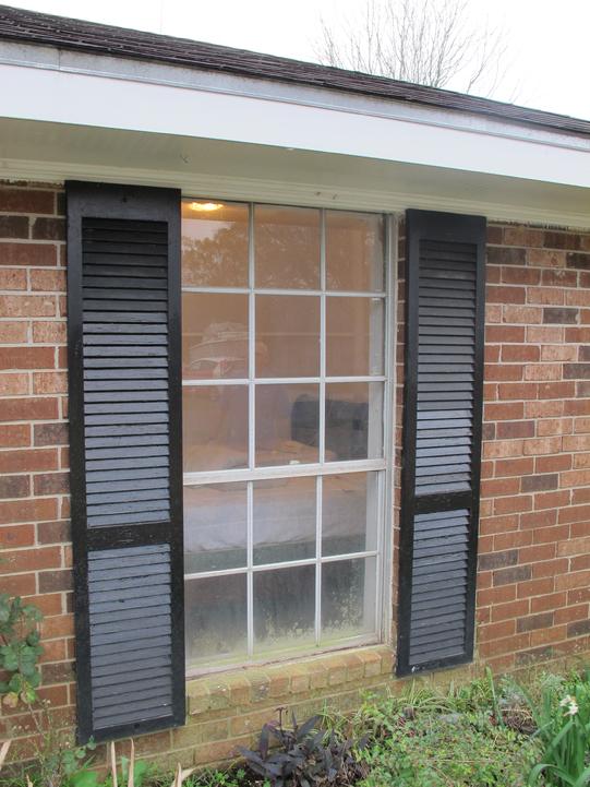 House with Sash Window — Lafayette, LA — Dave's Screen & Windows, Inc