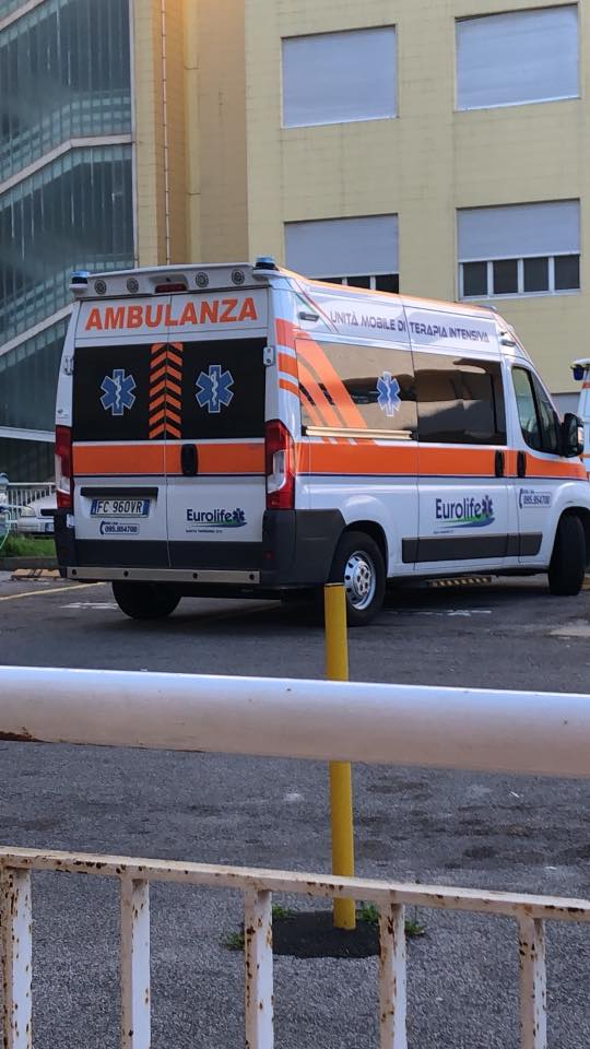 Mezzo di ditta servizio ambulanze