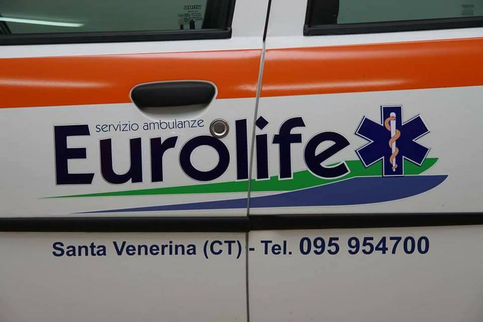 sportello di un'ambulanza