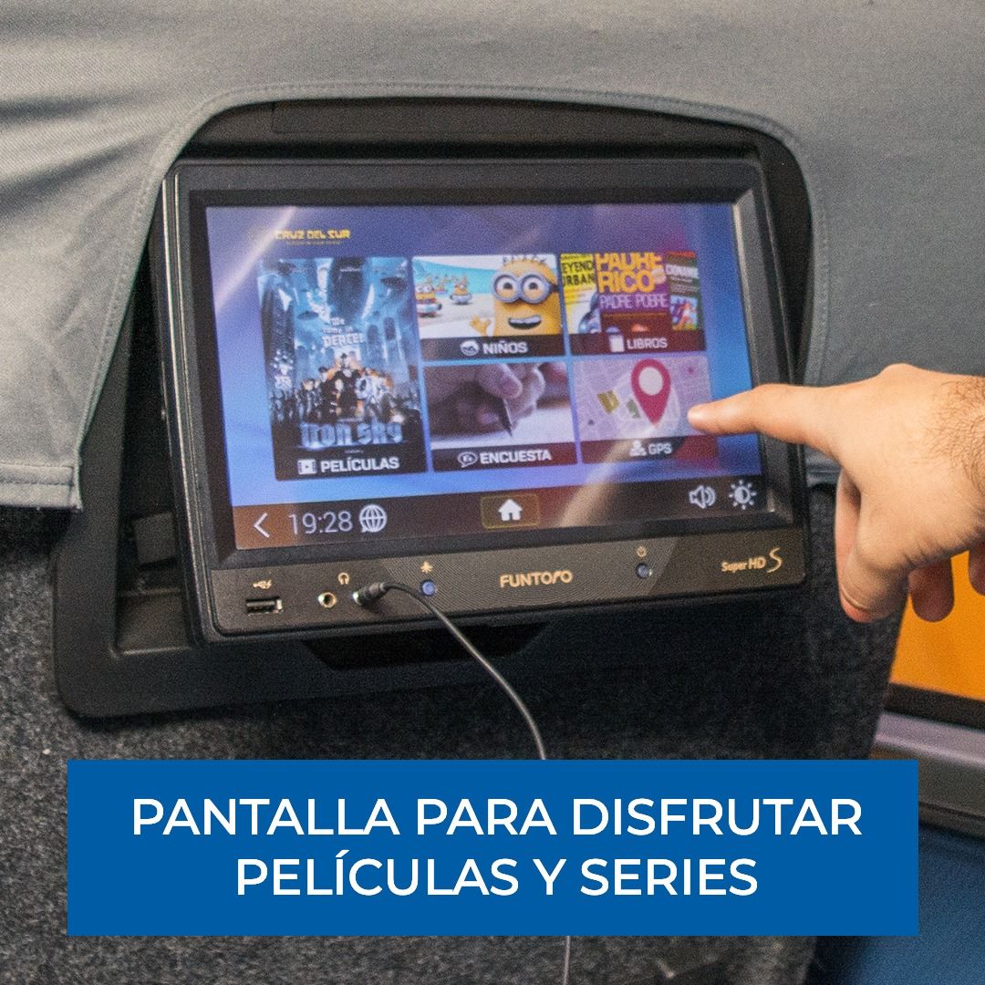 A person is pointing at a screen that says pantalla para disfrutar peliculas y series