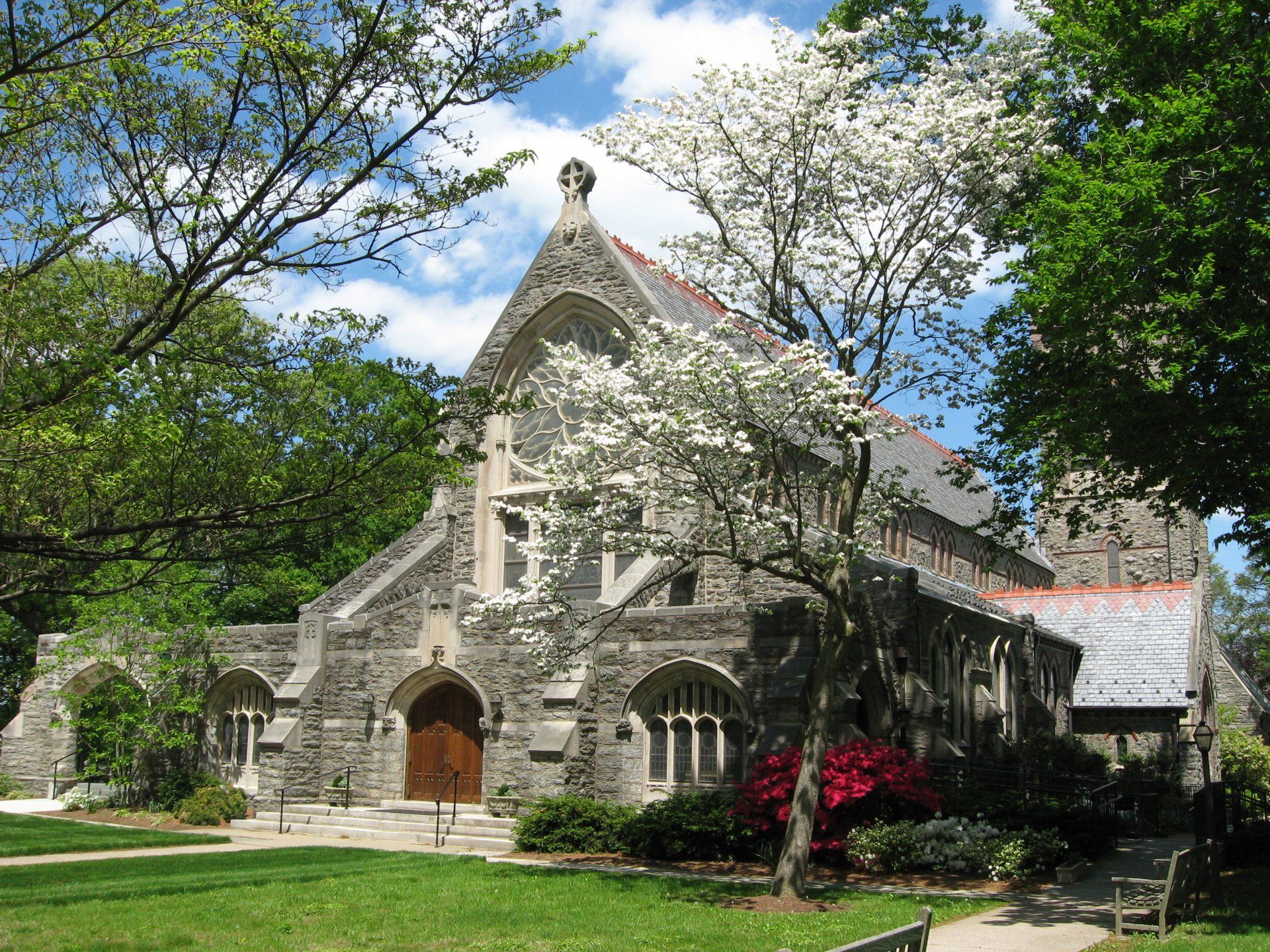 Church of the Redeemer, Bryn Mawr, PA Funerals Churchyard