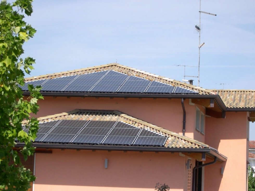 Pannelli solari su tetto a Gualtieri