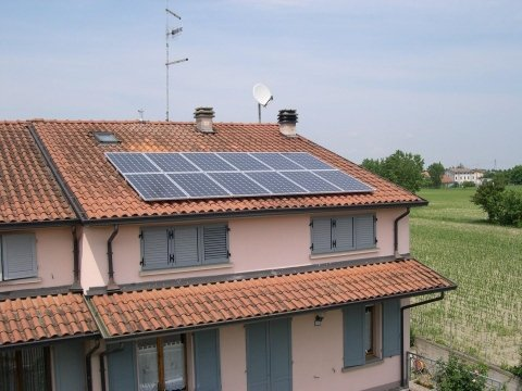Impianto fotovoltaico su abitazione