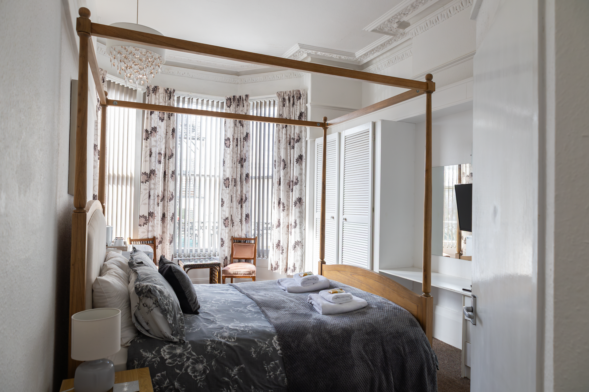 scarborough  guest house four poster bed