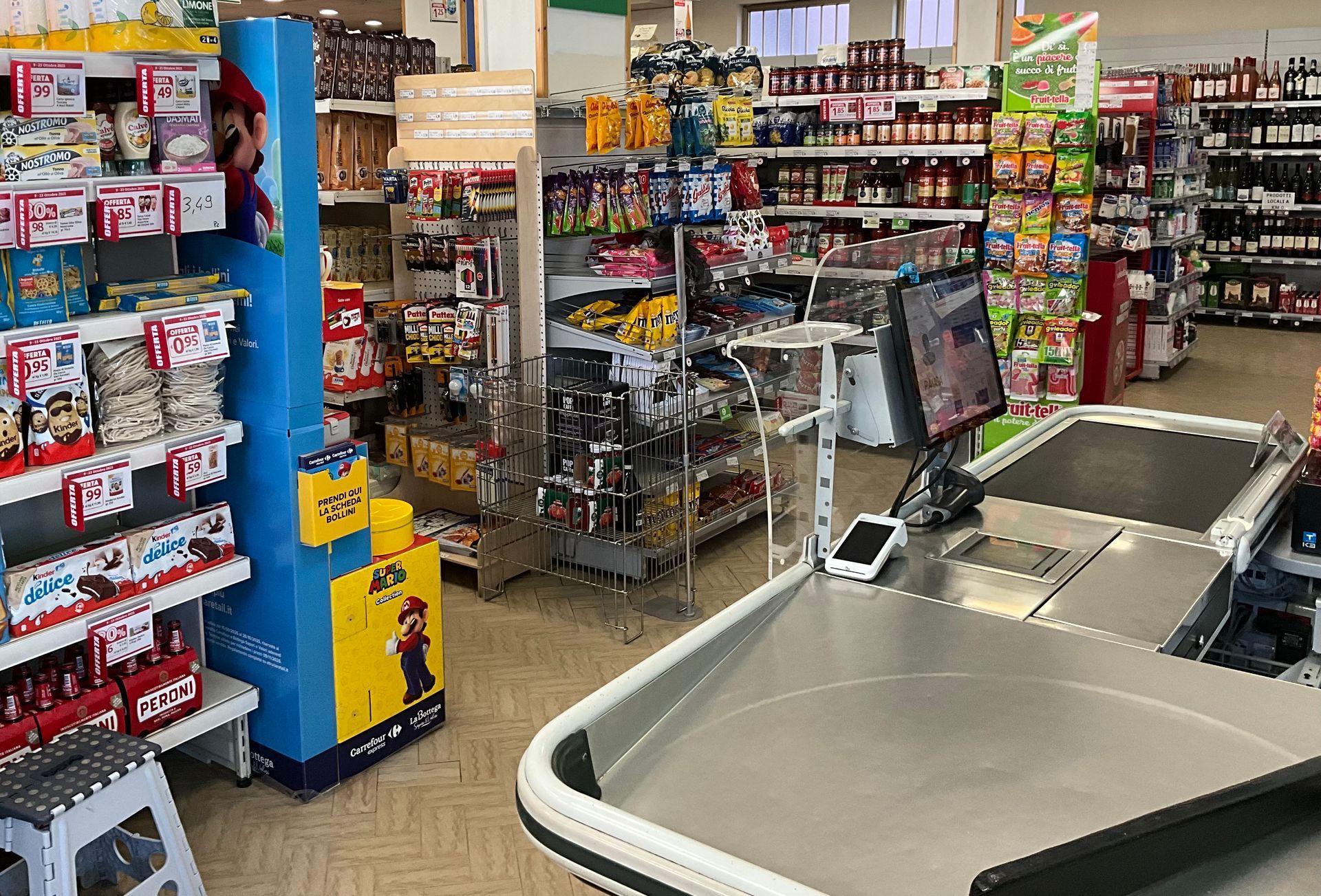 angolo delle offerte in prossimità delle casse