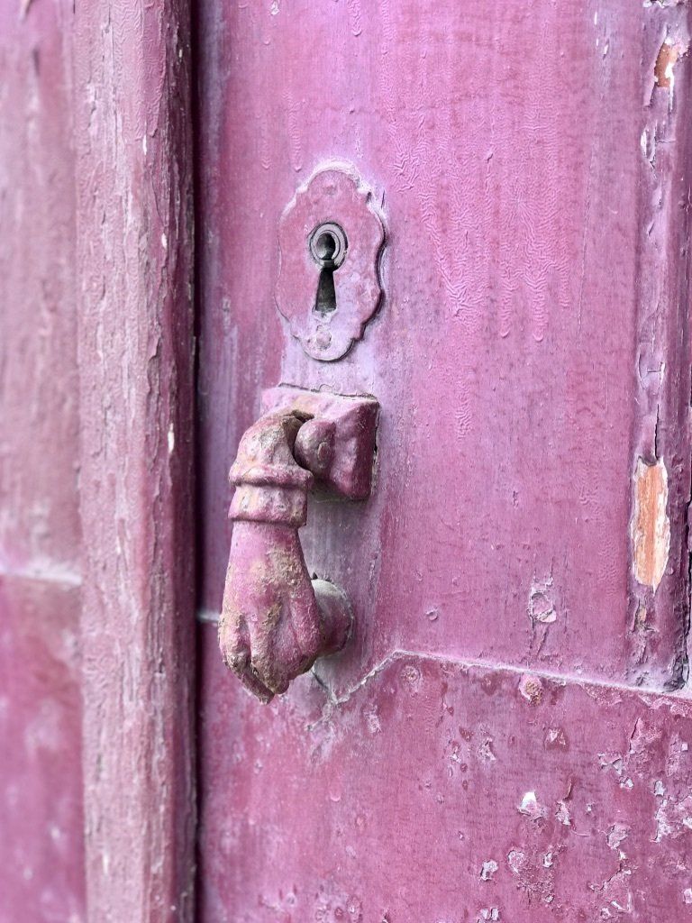 fatima's hand door knop pink