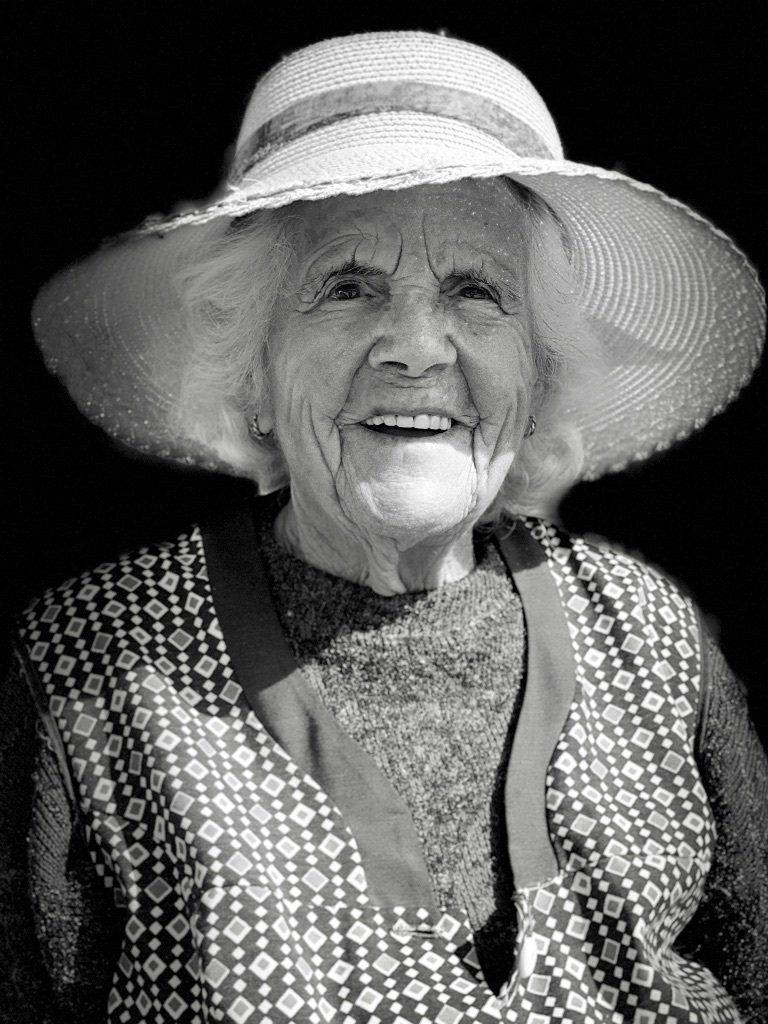 Elderly woman Algarve