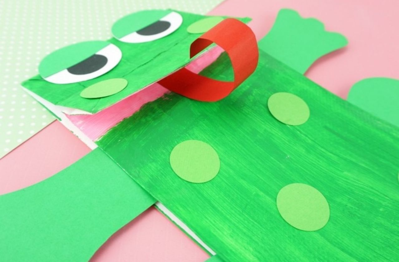 frog paper bag puppet craft
