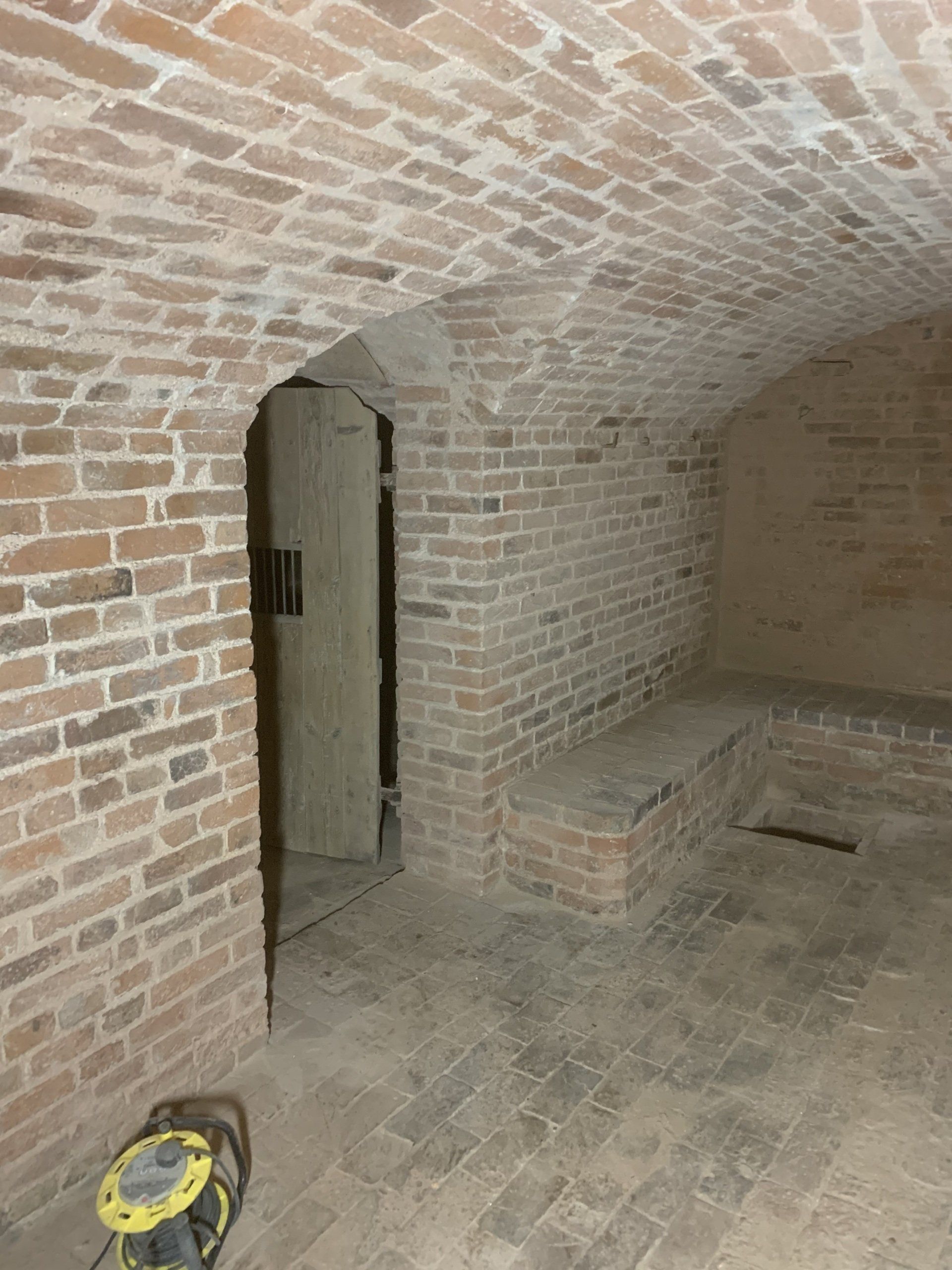 Micro blasting by Protinus beams - paint removal from brick wall, after