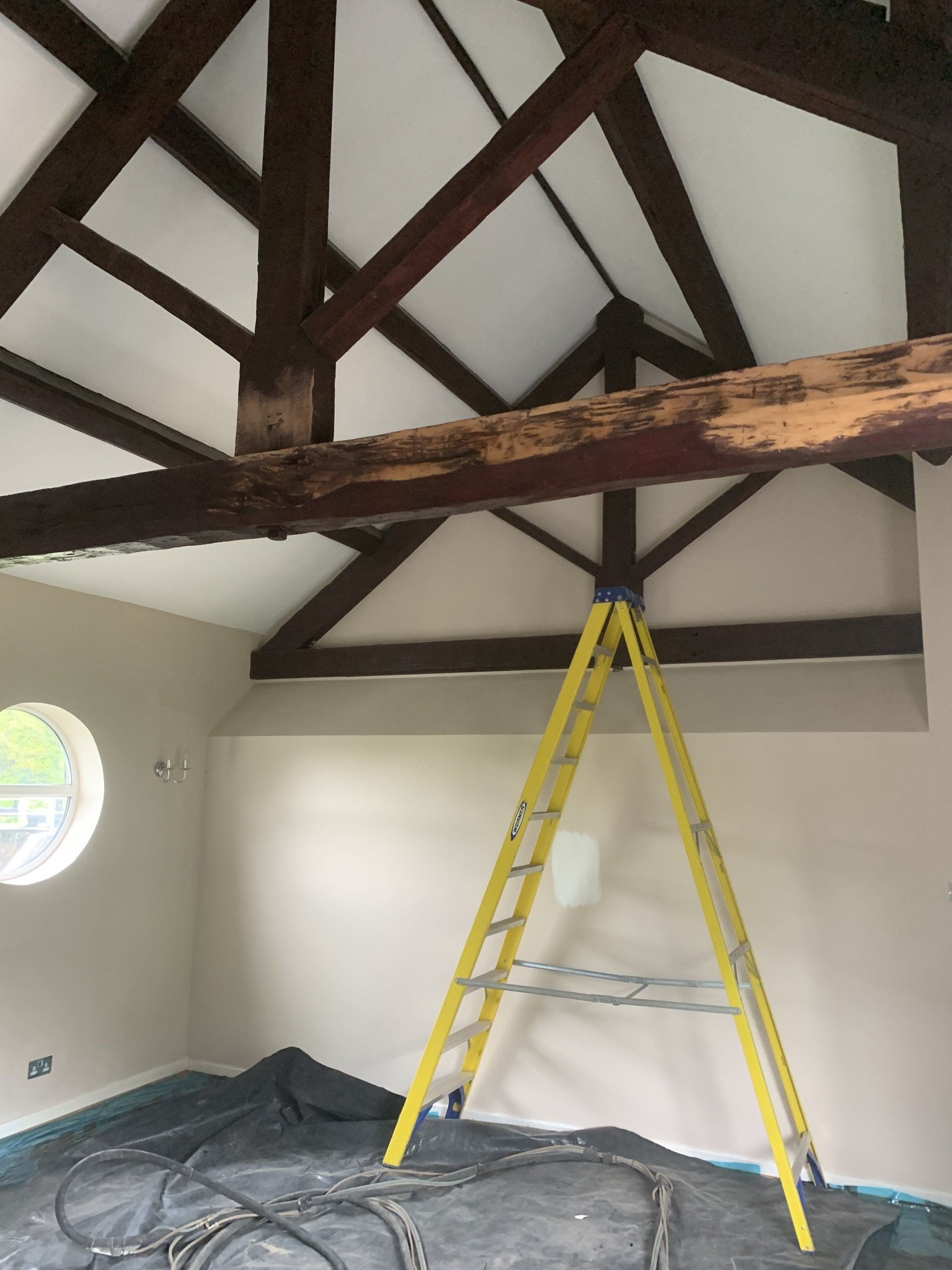 Micro blasting by Protinus beams - varnish removal from timber beams, before