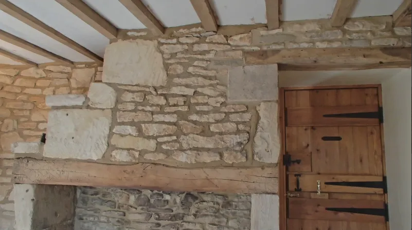 Micro blasting by Protinus beams -Cleaning of natural stone in heritage building