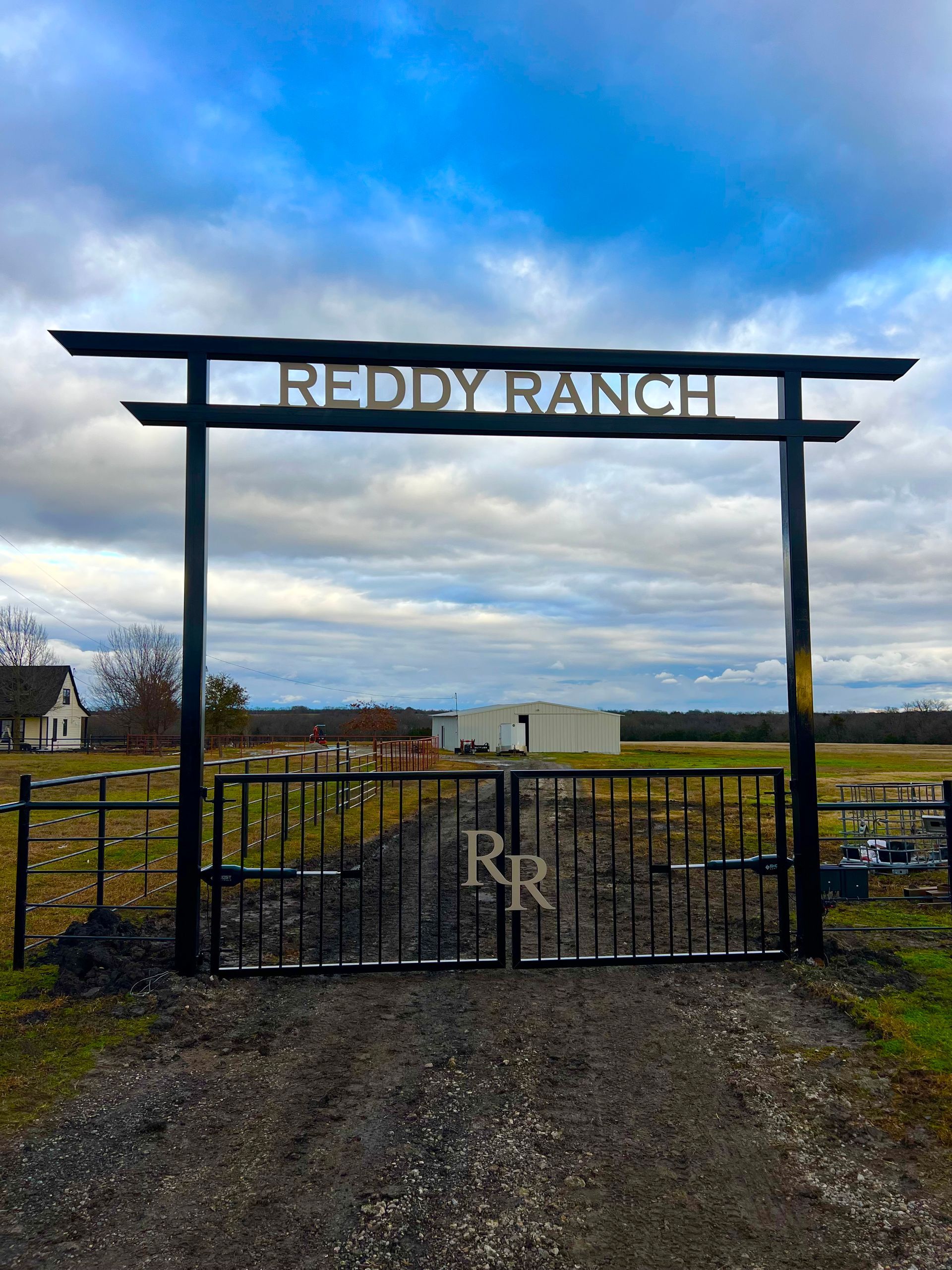 A gate with a sign that says reddy ranch on it